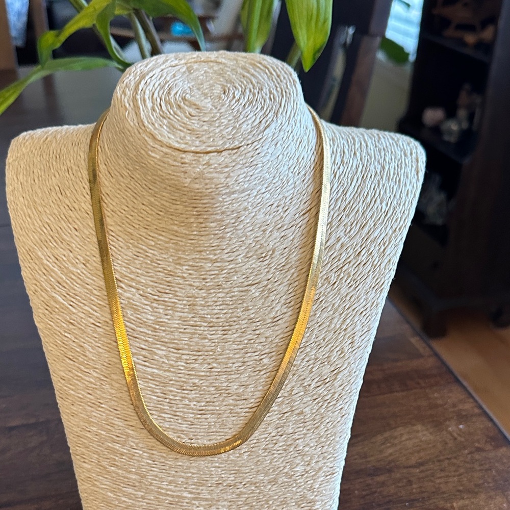 Elegant Gold Accent Necklace for Women